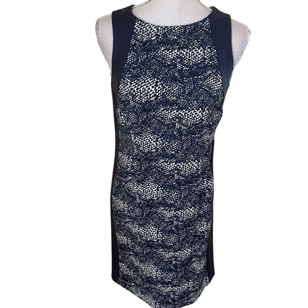 Estelle & Finn Steel Grey/White Snake Print Colorblock Sleeveless Sheath Dress 2